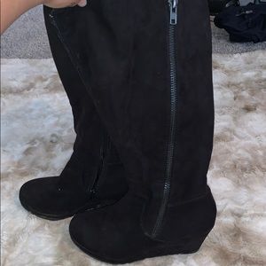 Black wedge boots